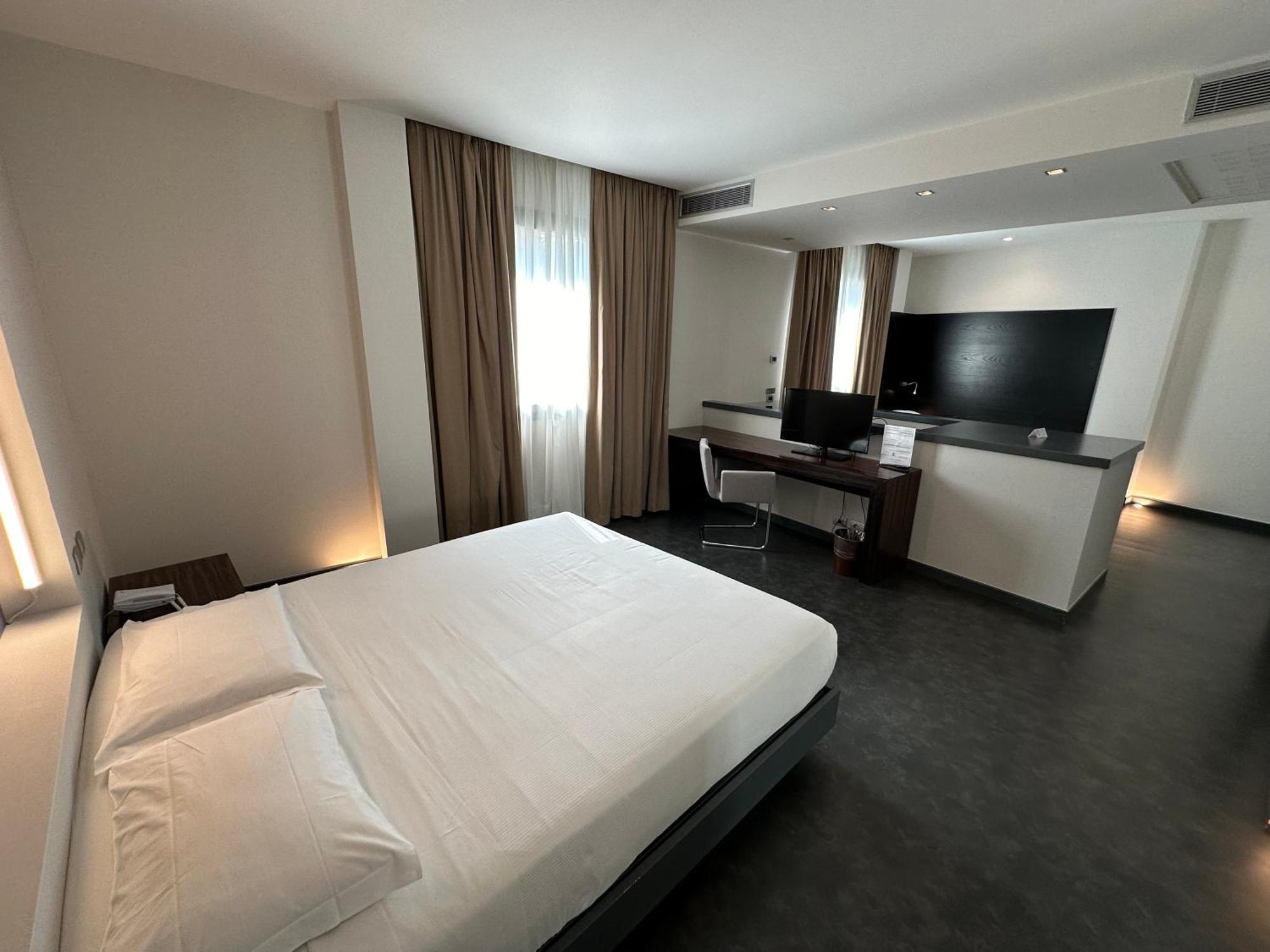 Hotel Cruise Lucino Eksteriør bilde